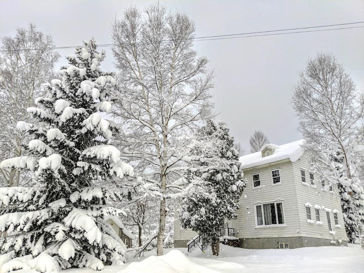 Chalet Banff - 6 Bedroom 6 Bathroom Ski Lodge Нисеко Екстериор снимка